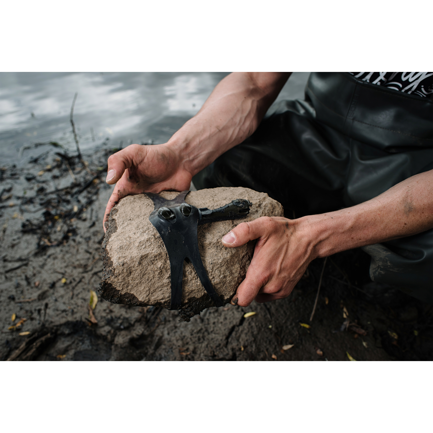 FISHSTONE Catfish Mount 3XweLs Rubber (single part - sandy) 