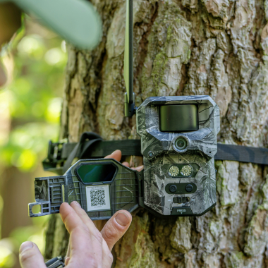 Hikmicro T16 Wildlife Camera, including 4 rechargeable batteries